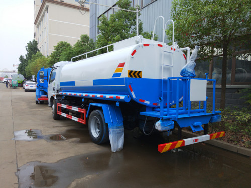 城市的晨曦使者 灑水車